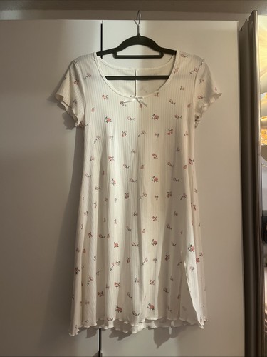 Nachtkleid mit blumenmuster - nachtkleid,